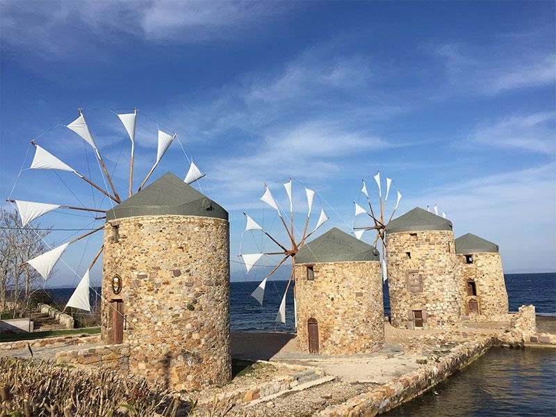 Οι εμβληματικοι μύλοι στο Βροντάδο της Χίου